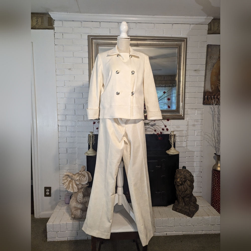 Signature by Larry Levine White 2 Piece Pant Suit Set